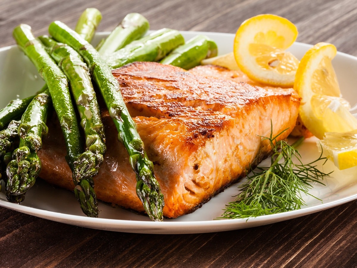 salmon and asparagus dinner